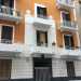 Ci rechiamo ora allinterno del palazzo adiacente, di color bianco e arancione, situato al civico 19